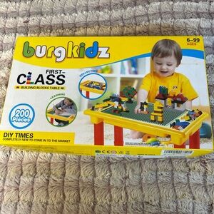 BURGKIDZ First Class Building
Block Table 200 pieces